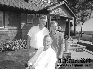 被泄露的私密照：克林頓與老布什合影